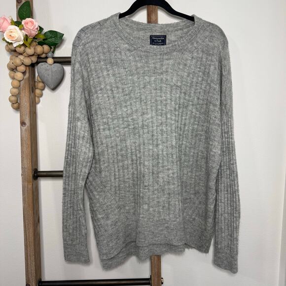Abercrombie and Fitch Gray Long Sleeve Oversized Sweater Size Small - Picture 2 of 9